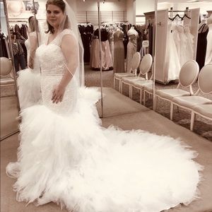 Beautiful white wedding dress with sequins and tulle fabric. Brand new